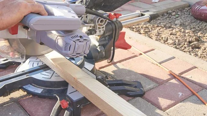 can a 10 miter saw cut a 4x4