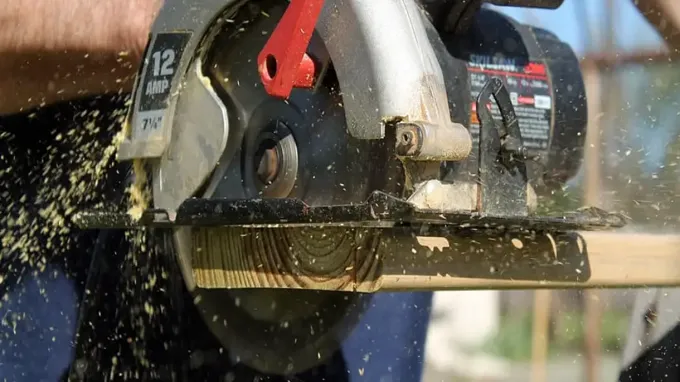 can a 20 volt circular saw rip boards