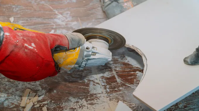 can a circular saw cut tile