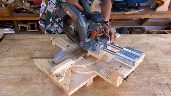 can a circular saw work as a miter saw