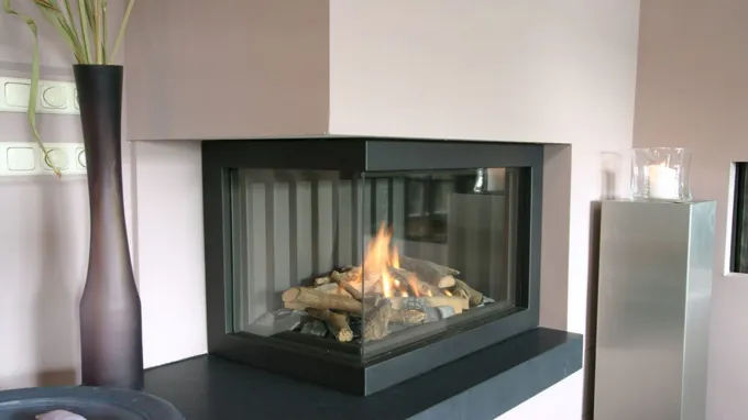 when to close glass doors on fireplace