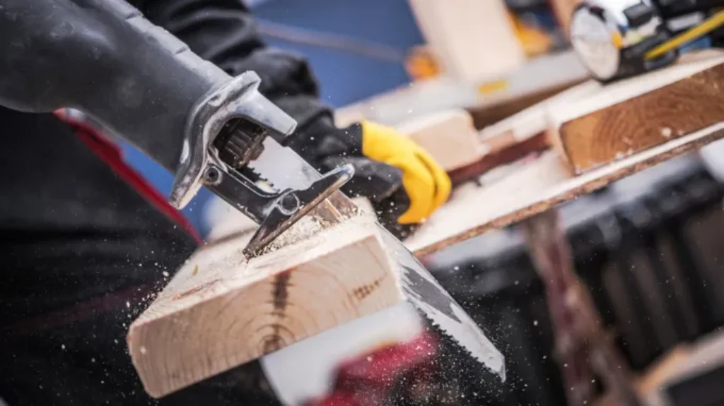 When to Use a Reciprocating Saw for Efficient Home Renovation