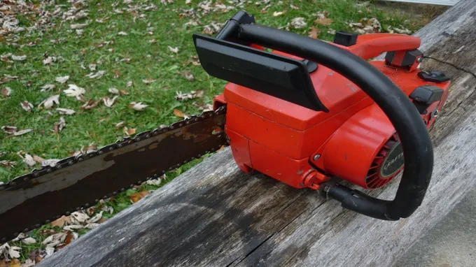 who makes craftsman chain saws