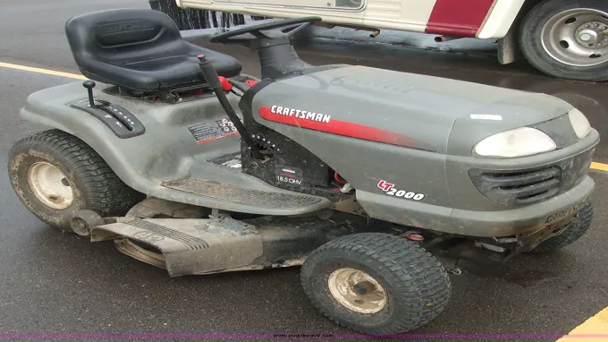 who makes craftsman lawn tractors