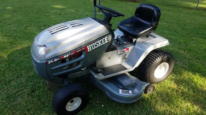 who makes huskee riding mowers