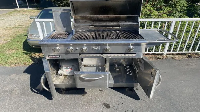 who makes kirkland gas grills