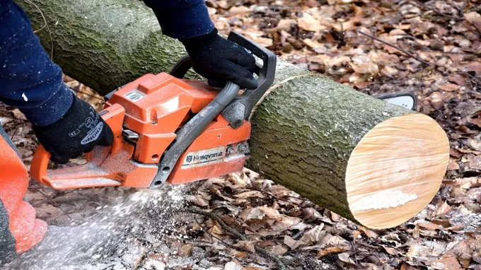 who makes the best chainsaw chains